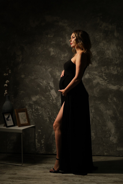 Заказать фотосессию для беременных в студии от компании Fashion Box в Тюмени 
 – фото № 12