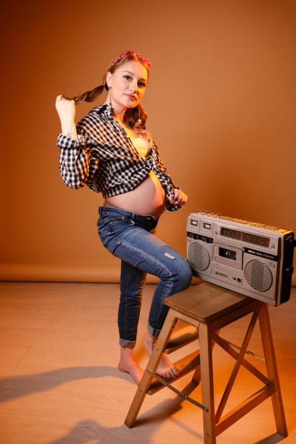 Заказать фотосессию для беременных в студии от компании Fashion Box в Тюмени 
 – фото № 35