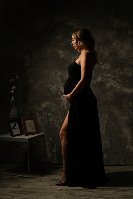 Заказать фотосессию для беременных в студии от компании Fashion Box в Тюмени 
 – фото № 10