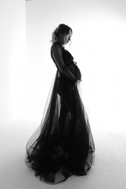 Заказать фотосессию для беременных в студии от компании Fashion Box в Тюмени 
 – фото № 18