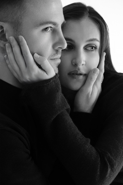 Заказать фотосессию Love Story в студии от сети фотостудий Fashion Box в Тюмени 
 – фото № 4