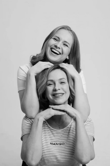 Заказать фотосессию для 2-х подруг в студии в Тюмени от фотостудии Fashion Box

 – фото № 3