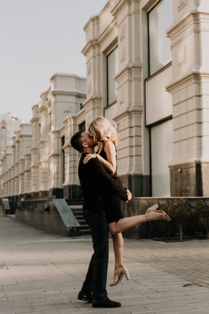 Заказать фотосессию Love Story в студии от сети фотостудий Fashion Box в Тюмени 
 – фото № 4