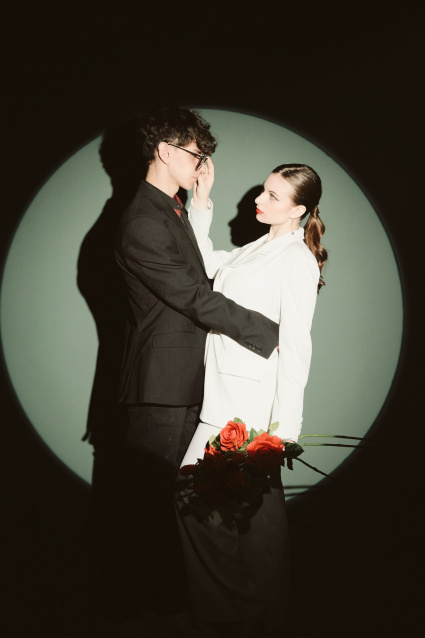 Заказать фотосессию Love Story в студии от сети фотостудий Fashion Box в Тюмени 
 – фото № 18