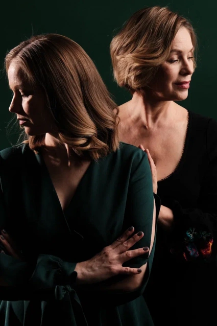 Заказать фотосессию для 2-х подруг в студии в Тюмени от фотостудии Fashion Box

 – фото № 4