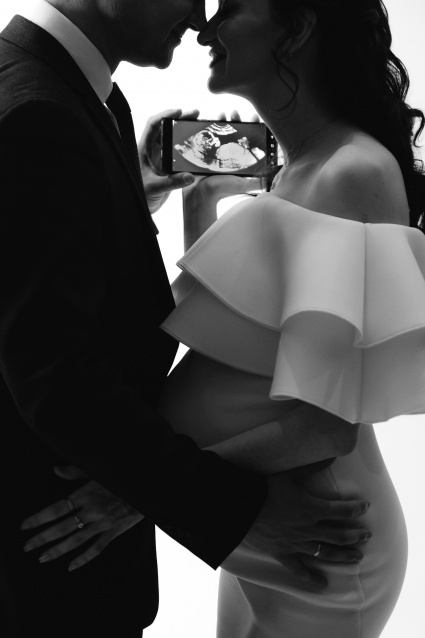 Заказать фотосессию для беременных в студии от компании Fashion Box в Тюмени 
 – фото № 5