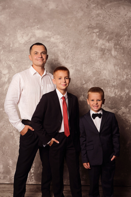 Заказать семейную фотосессию в студии с детьми в Тюмени от Fashion Box
 – фото № 11