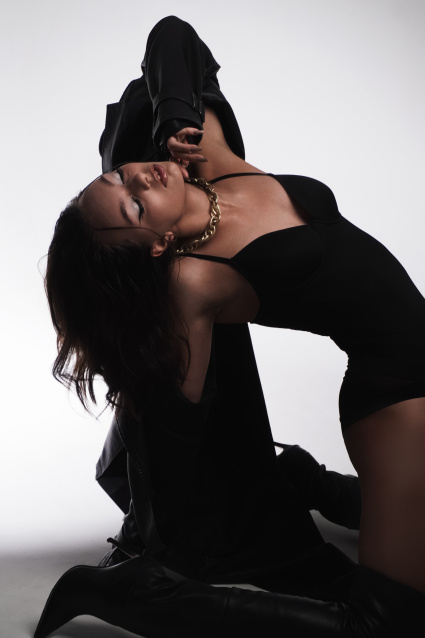 Заказать фотосессию в стиле Ню в 2-х образах в Тюмени от сети фотостудии Fashion Box

 – фото № 10